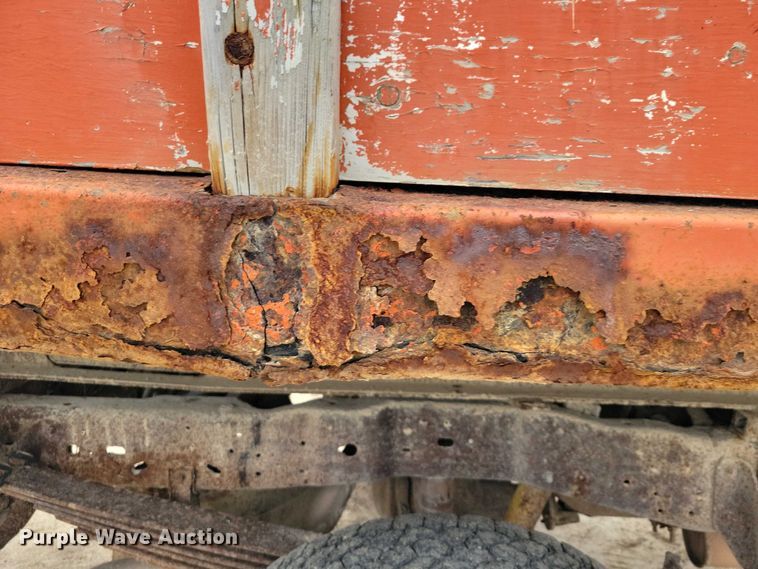 image for item EA2728 2005 Ford F250 Super Duty Crew Cab dump bed pickup truck