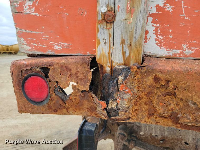 image for item EA2728 2005 Ford F250 Super Duty Crew Cab dump bed pickup truck