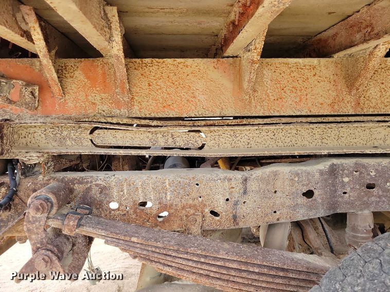 image for item EA2728 2005 Ford F250 Super Duty Crew Cab dump bed pickup truck