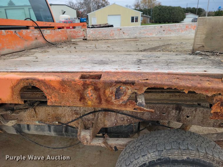 image for item EA2728 2005 Ford F250 Super Duty Crew Cab dump bed pickup truck