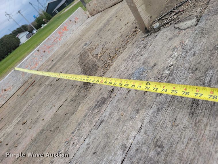 image for item EA2728 2005 Ford F250 Super Duty Crew Cab dump bed pickup truck