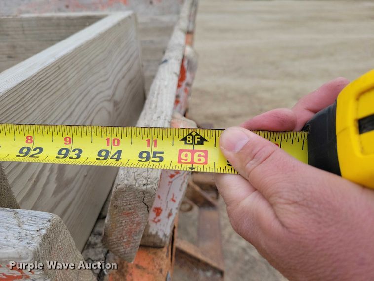 image for item EA2728 2005 Ford F250 Super Duty Crew Cab dump bed pickup truck