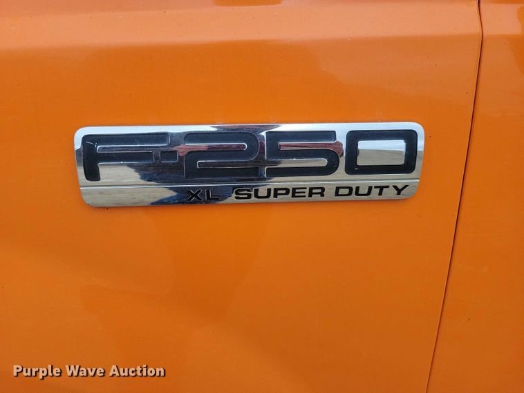 image for item EA2728 2005 Ford F250 Super Duty Crew Cab dump bed pickup truck