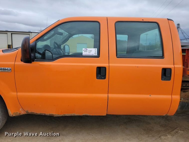 image for item EA2728 2005 Ford F250 Super Duty Crew Cab dump bed pickup truck