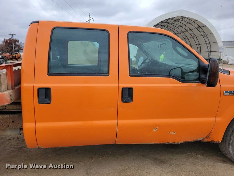 image for item EA2728 2005 Ford F250 Super Duty Crew Cab dump bed pickup truck