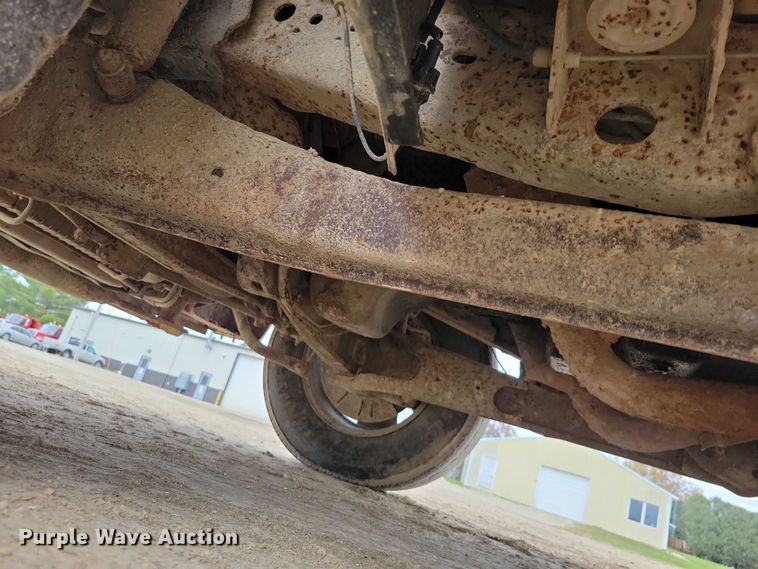 image for item EA2728 2005 Ford F250 Super Duty Crew Cab dump bed pickup truck