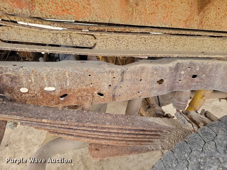 image for item EA2728 2005 Ford F250 Super Duty Crew Cab dump bed pickup truck