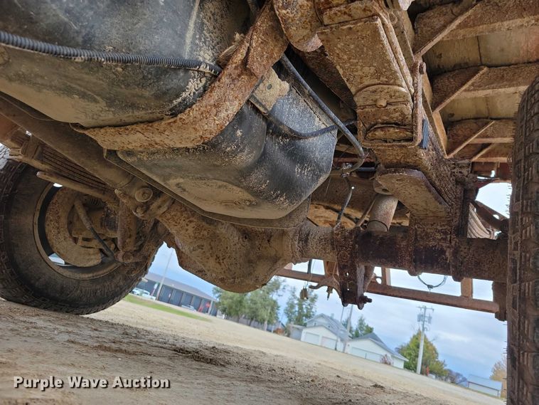 image for item EA2728 2005 Ford F250 Super Duty Crew Cab dump bed pickup truck