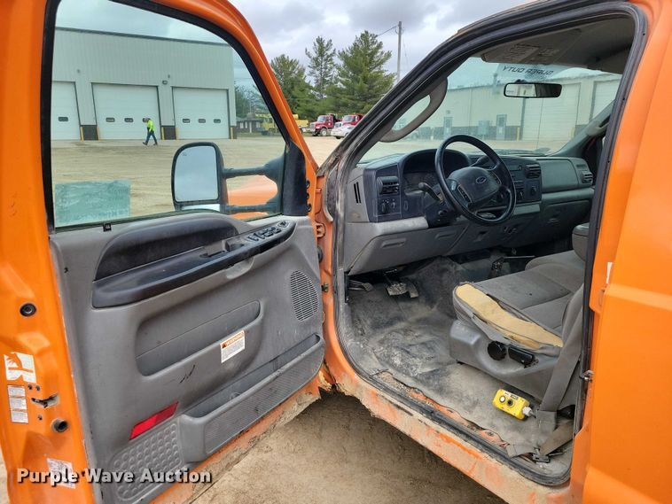 image for item EA2728 2005 Ford F250 Super Duty Crew Cab dump bed pickup truck