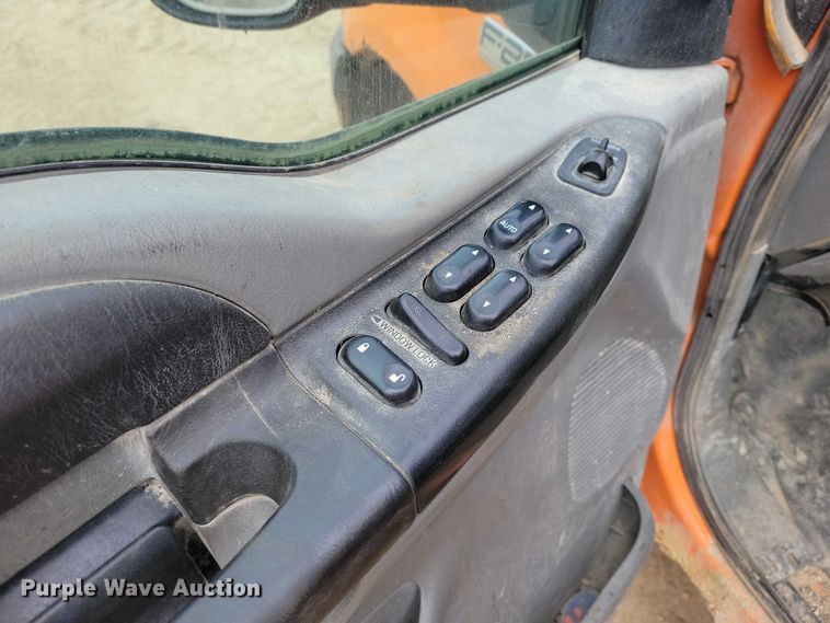 image for item EA2728 2005 Ford F250 Super Duty Crew Cab dump bed pickup truck