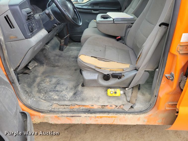 image for item EA2728 2005 Ford F250 Super Duty Crew Cab dump bed pickup truck