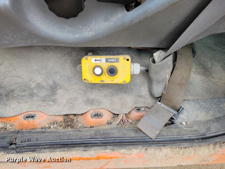 image for item EA2728 2005 Ford F250 Super Duty Crew Cab dump bed pickup truck