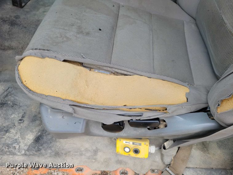 image for item EA2728 2005 Ford F250 Super Duty Crew Cab dump bed pickup truck