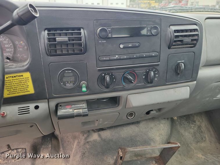 image for item EA2728 2005 Ford F250 Super Duty Crew Cab dump bed pickup truck