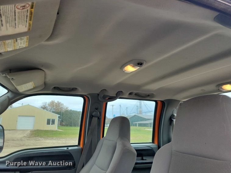 image for item EA2728 2005 Ford F250 Super Duty Crew Cab dump bed pickup truck