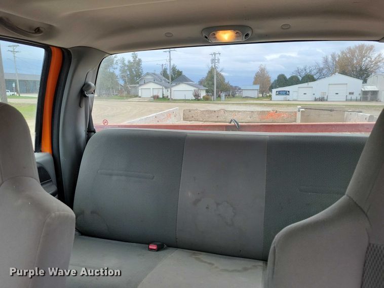 image for item EA2728 2005 Ford F250 Super Duty Crew Cab dump bed pickup truck