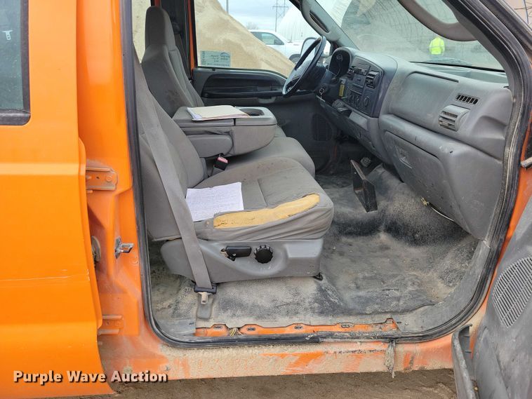 image for item EA2728 2005 Ford F250 Super Duty Crew Cab dump bed pickup truck