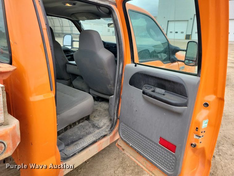 image for item EA2728 2005 Ford F250 Super Duty Crew Cab dump bed pickup truck