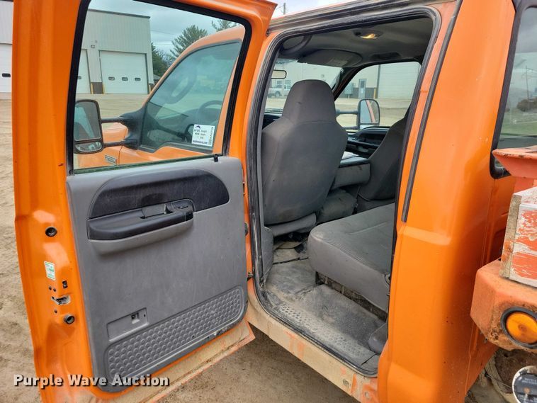 image for item EA2728 2005 Ford F250 Super Duty Crew Cab dump bed pickup truck