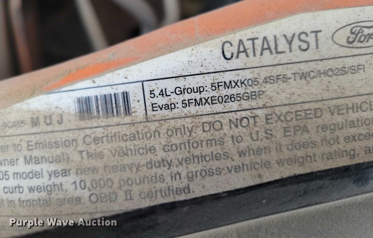 image for item EA2728 2005 Ford F250 Super Duty Crew Cab dump bed pickup truck