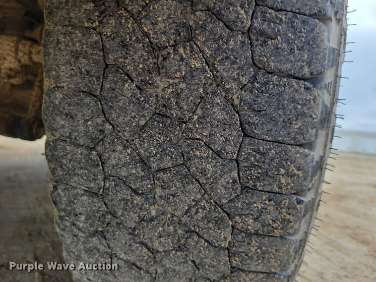 image for item EA2728 2005 Ford F250 Super Duty Crew Cab dump bed pickup truck