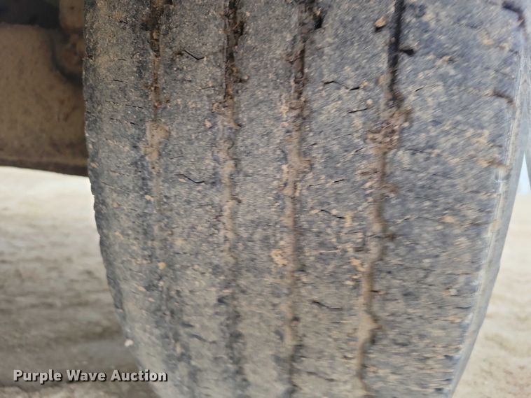 image for item EA2728 2005 Ford F250 Super Duty Crew Cab dump bed pickup truck