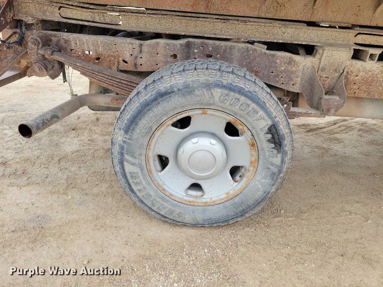 image for item EA2728 2005 Ford F250 Super Duty Crew Cab dump bed pickup truck