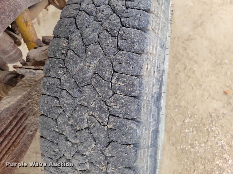 image for item EA2728 2005 Ford F250 Super Duty Crew Cab dump bed pickup truck