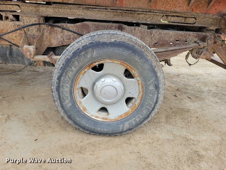 image for item EA2728 2005 Ford F250 Super Duty Crew Cab dump bed pickup truck