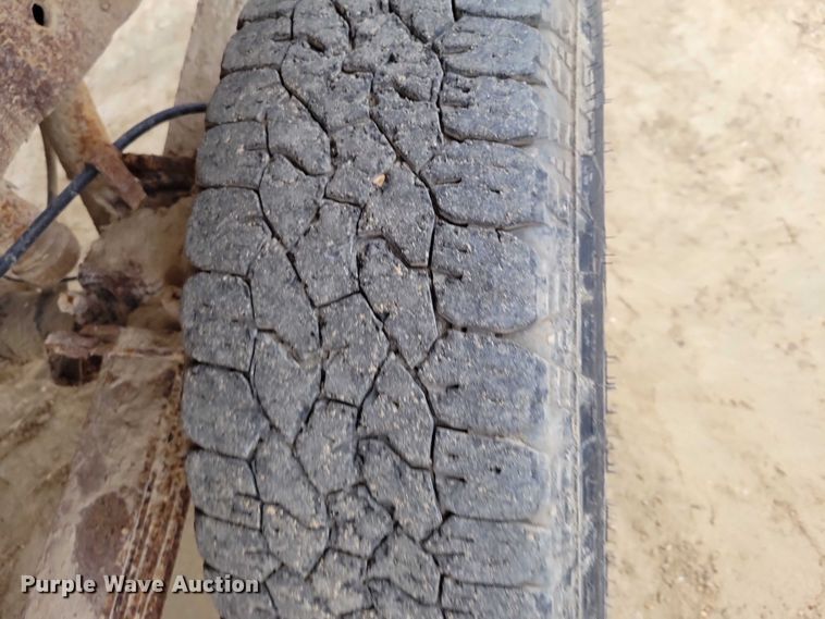 image for item EA2728 2005 Ford F250 Super Duty Crew Cab dump bed pickup truck