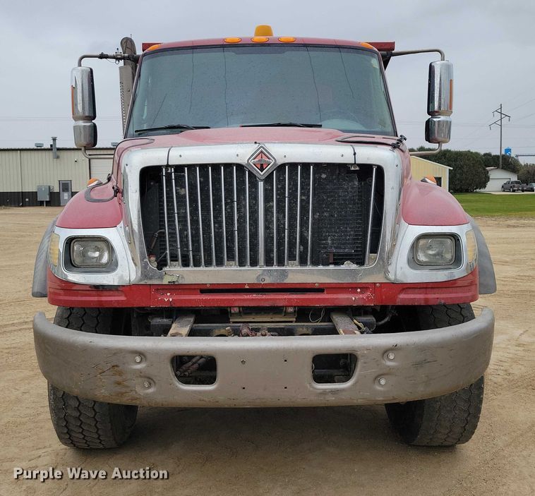 image for item EA2729 2004 International 7600 dump truck