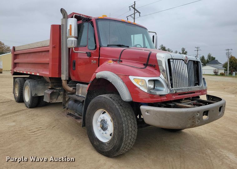 image for item EA2729 2004 International 7600 dump truck