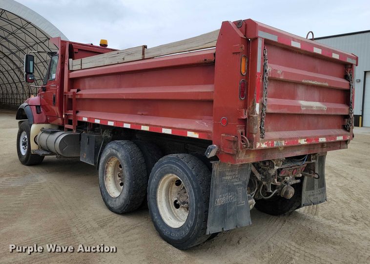 image for item EA2729 2004 International 7600 dump truck