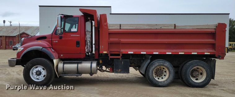 image for item EA2729 2004 International 7600 dump truck