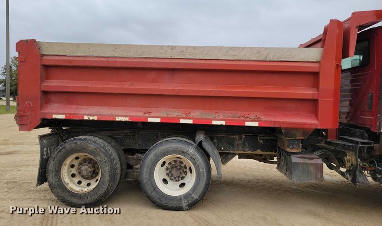 image for item EA2729 2004 International 7600 dump truck