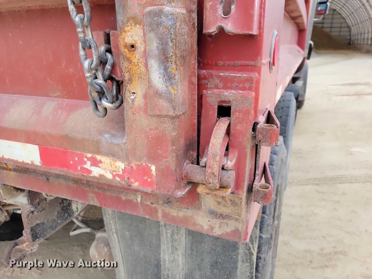 image for item EA2729 2004 International 7600 dump truck