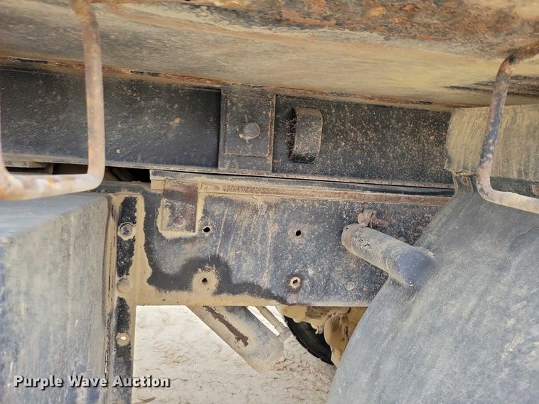 image for item EA2729 2004 International 7600 dump truck
