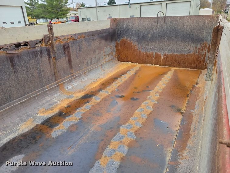 image for item EA2729 2004 International 7600 dump truck