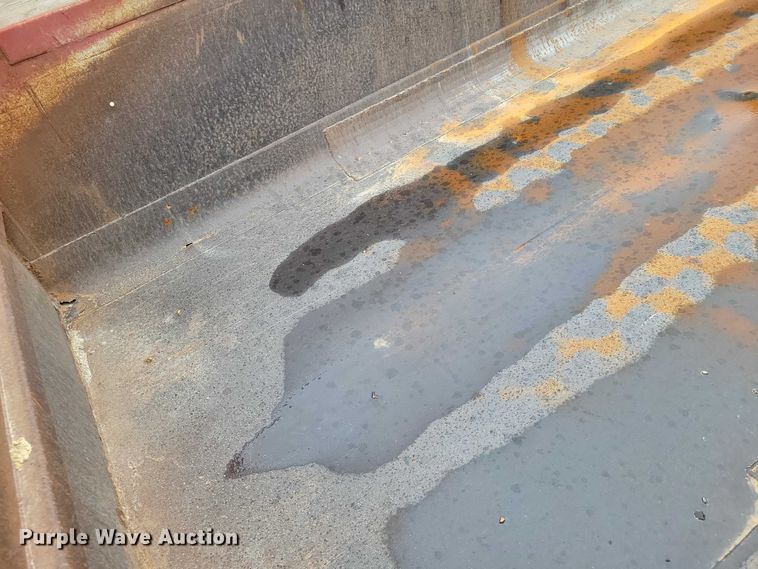 image for item EA2729 2004 International 7600 dump truck