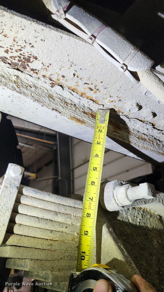 image for item EA2729 2004 International 7600 dump truck