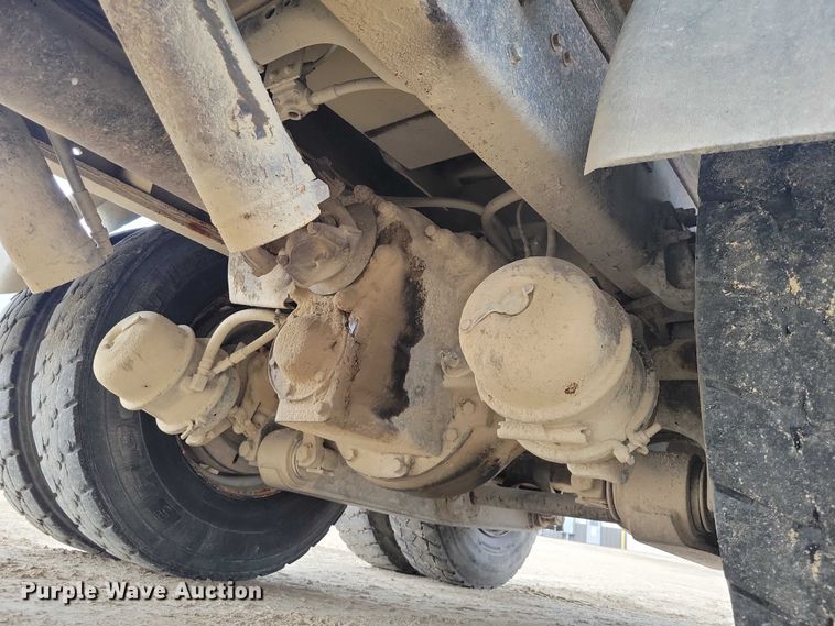 image for item EA2729 2004 International 7600 dump truck