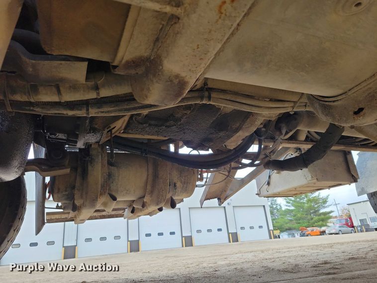 image for item EA2729 2004 International 7600 dump truck