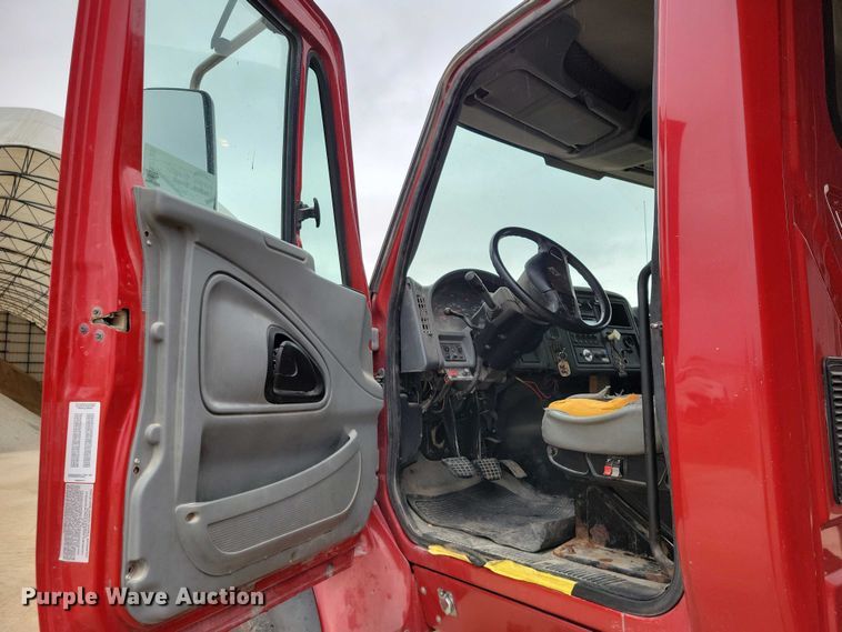 image for item EA2729 2004 International 7600 dump truck