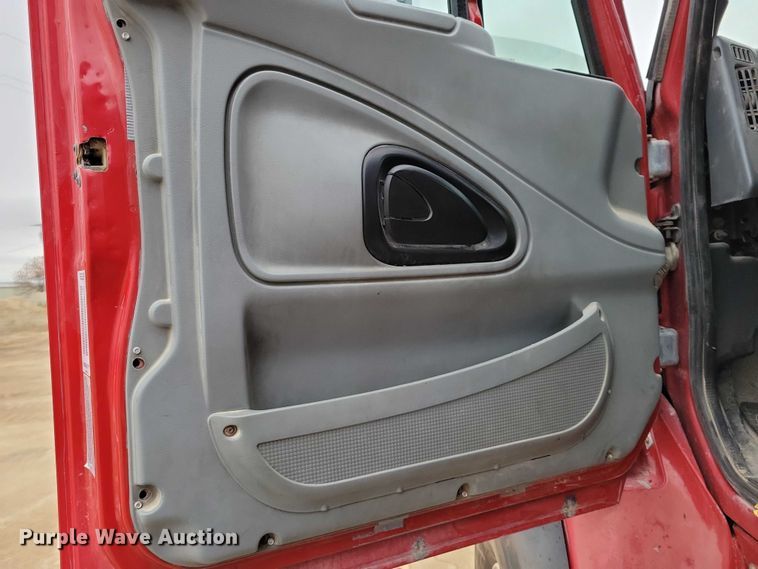 image for item EA2729 2004 International 7600 dump truck