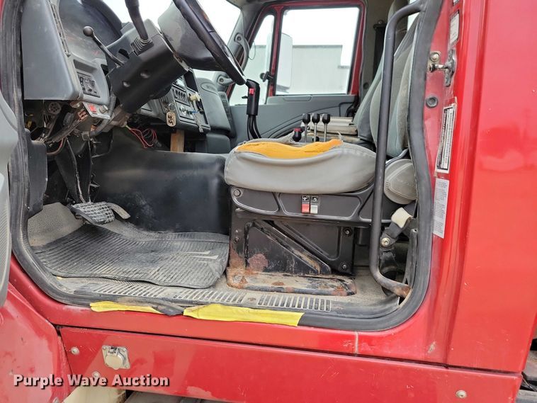 image for item EA2729 2004 International 7600 dump truck