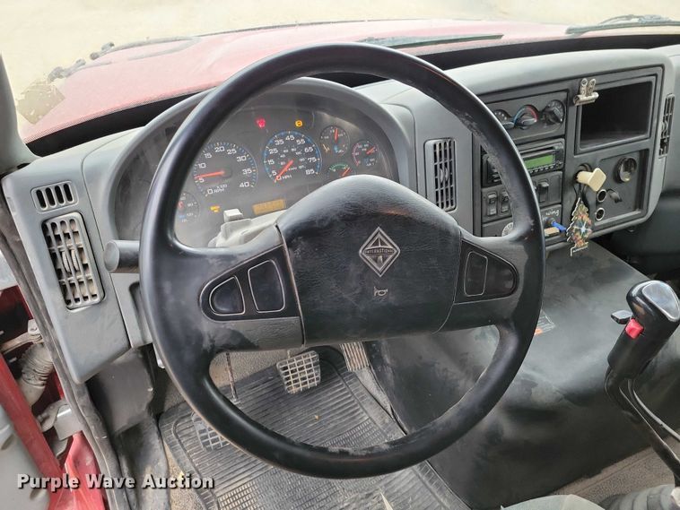 image for item EA2729 2004 International 7600 dump truck