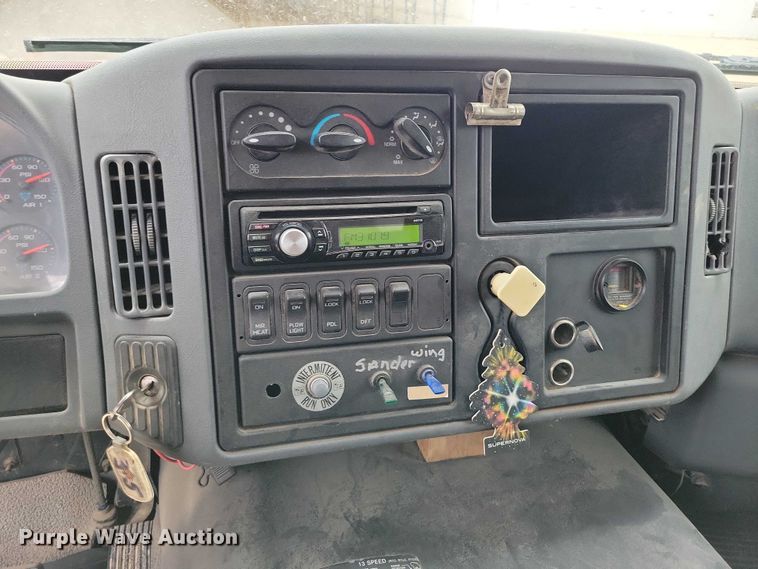 image for item EA2729 2004 International 7600 dump truck