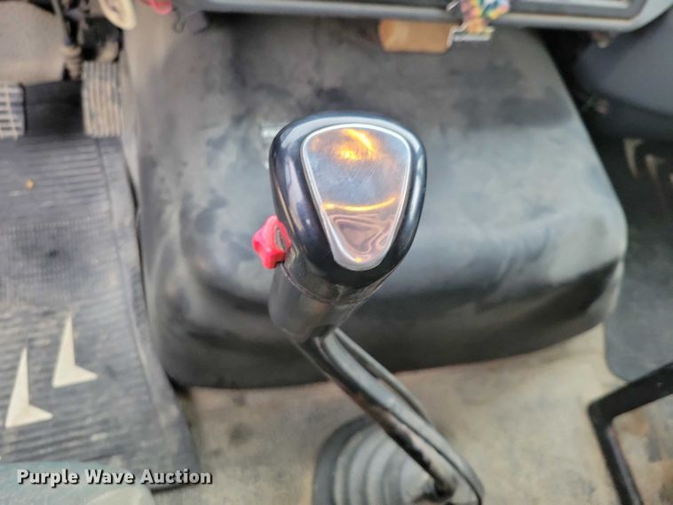 image for item EA2729 2004 International 7600 dump truck