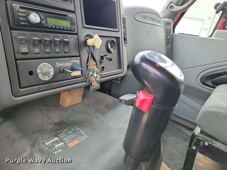 image for item EA2729 2004 International 7600 dump truck