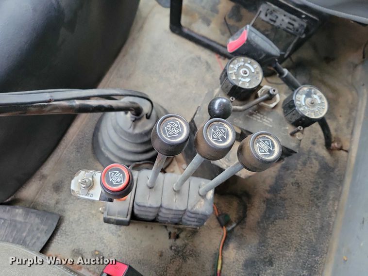 image for item EA2729 2004 International 7600 dump truck